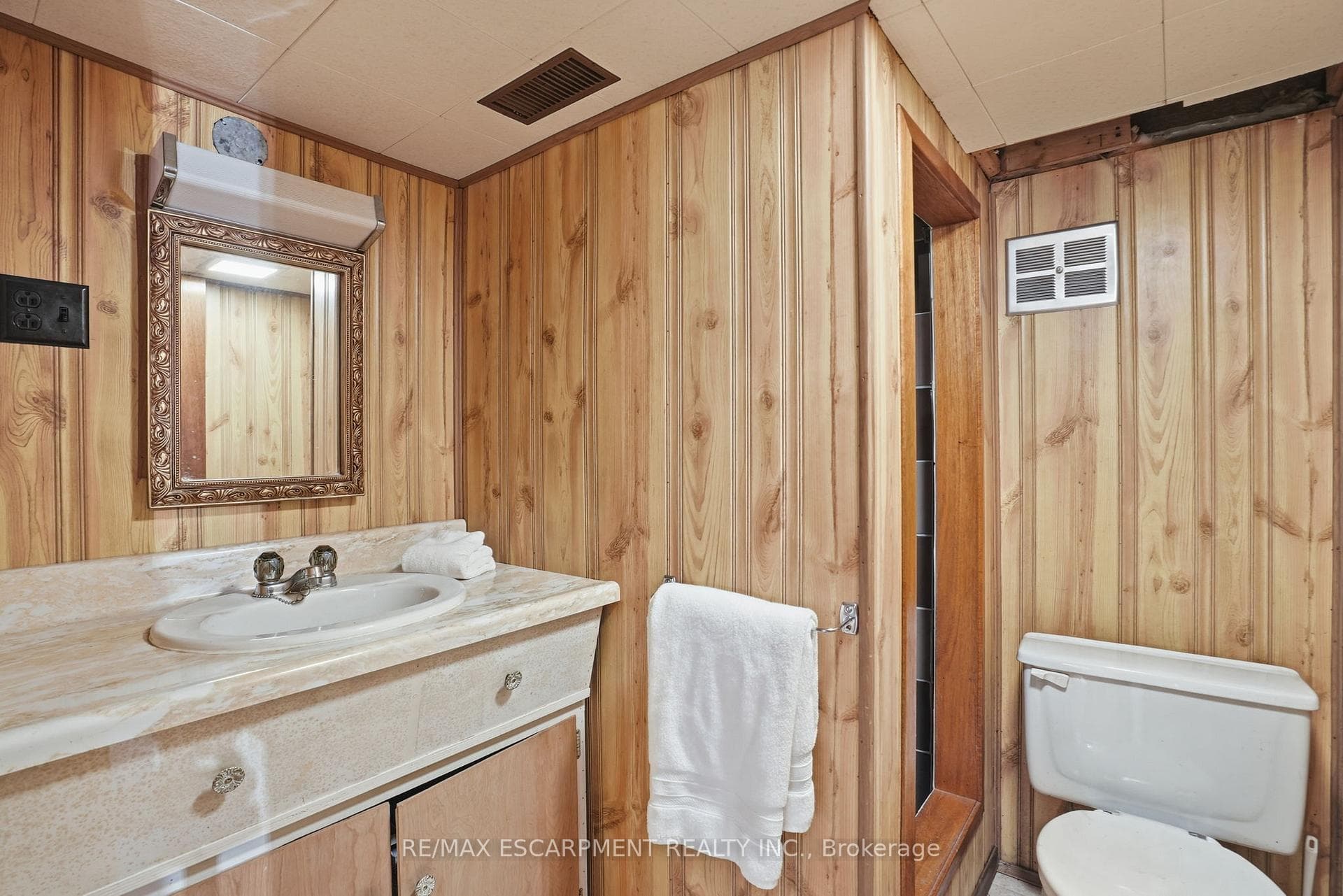 170 Dufferin Street photo 42
