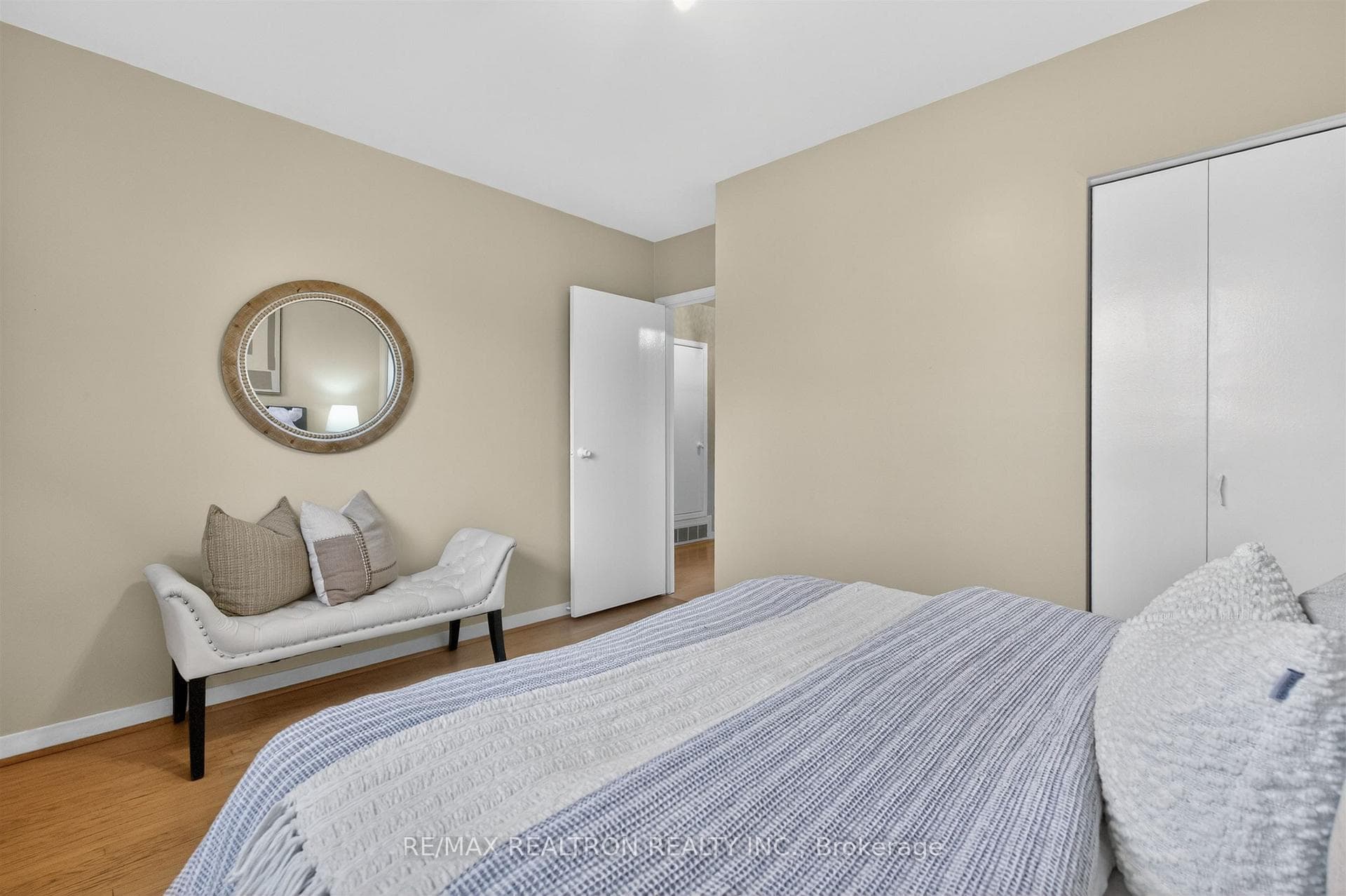 38 Colonnade Road photo 25
