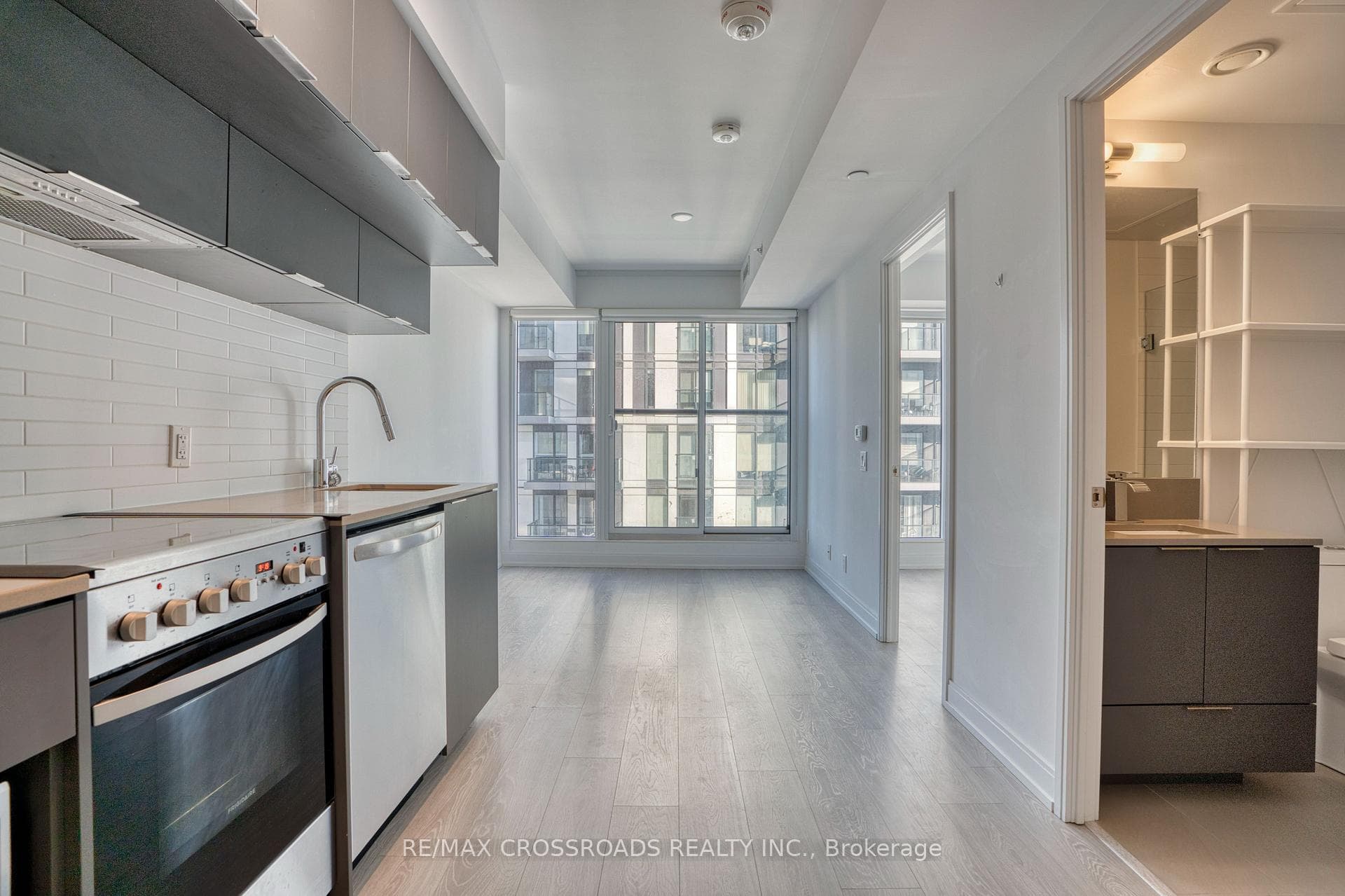181 Dundas Street Unit 1815 photo 5