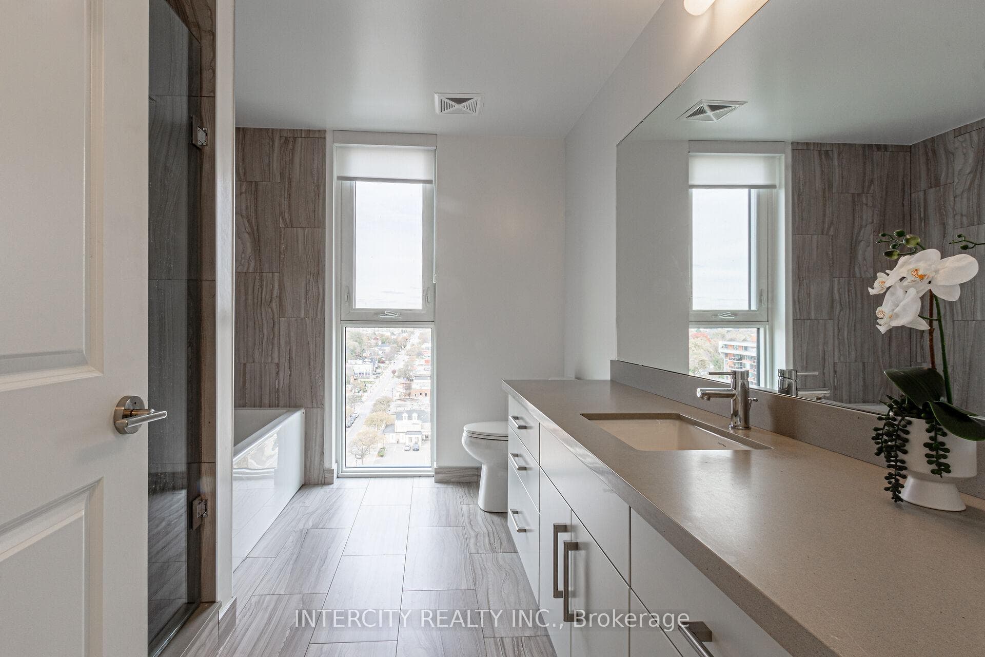 2007 James Street Unit 1307 photo 15