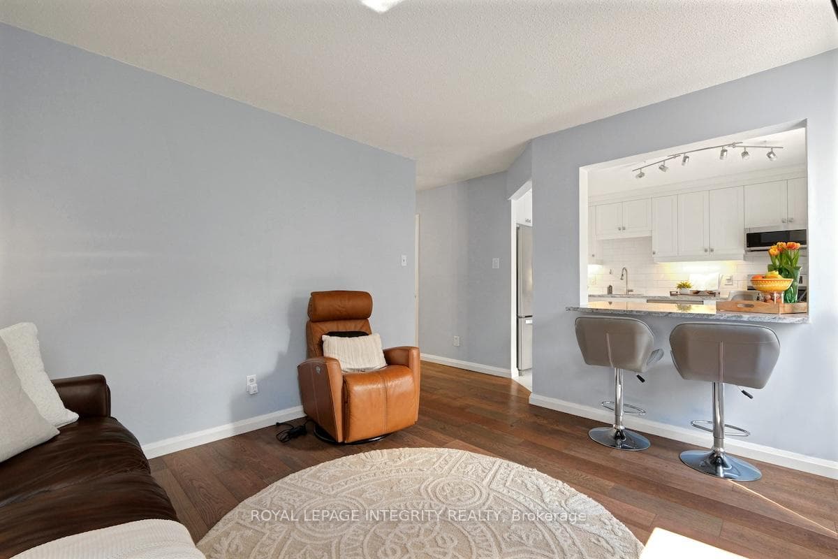 1575 Des Grives Crescent photo 24