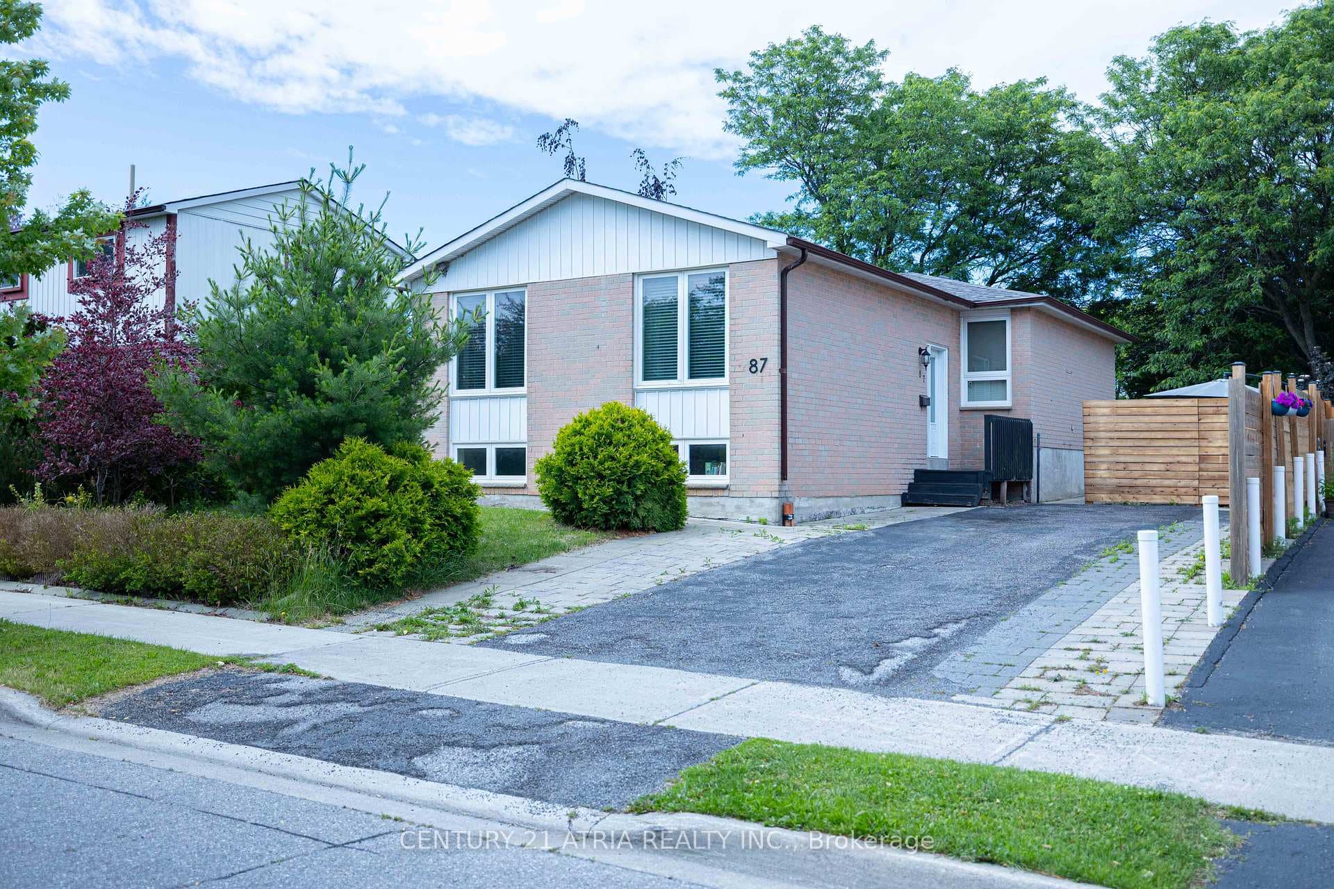 87 Winstanly Crescent photo 2