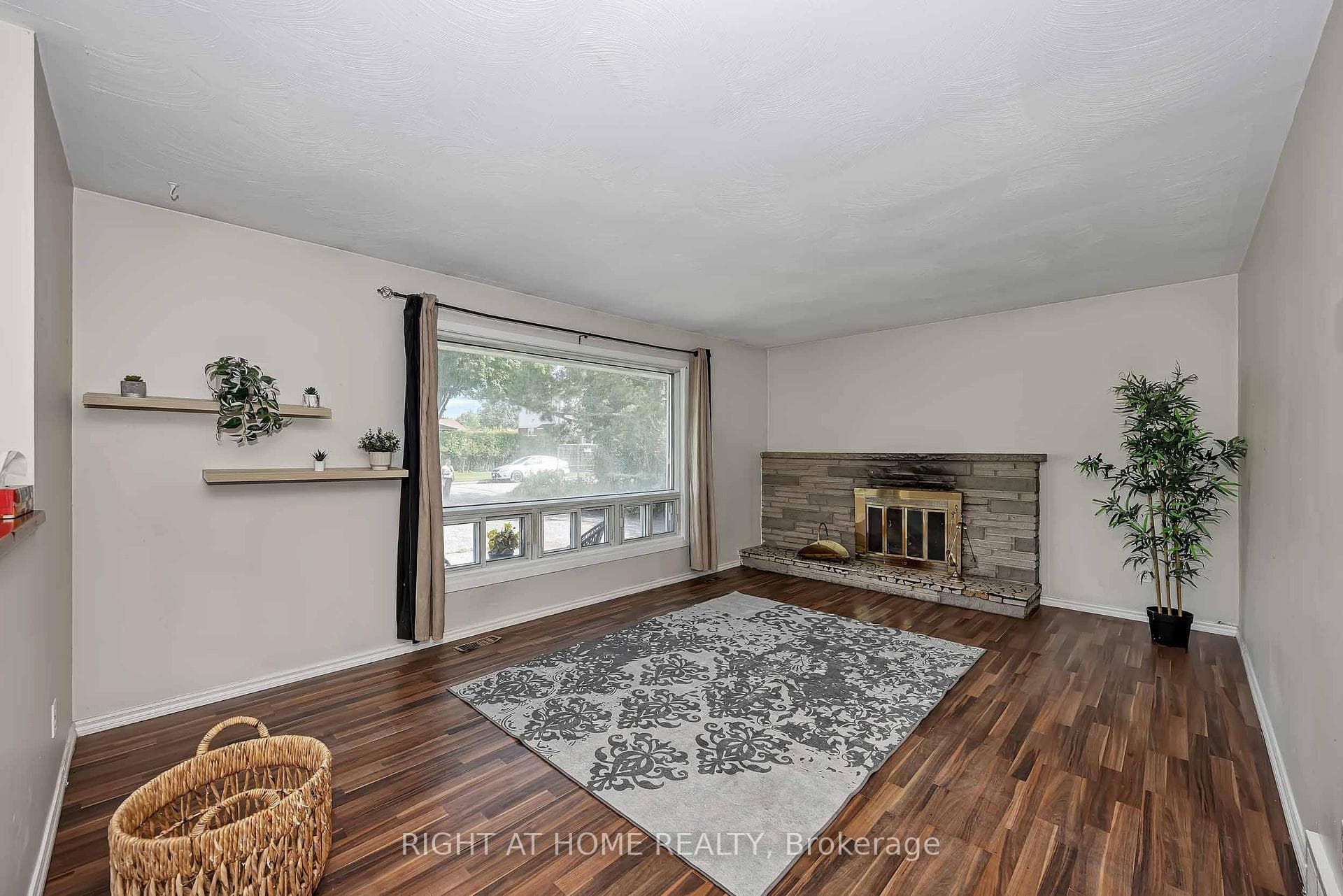 24 Largo Crescent photo 10