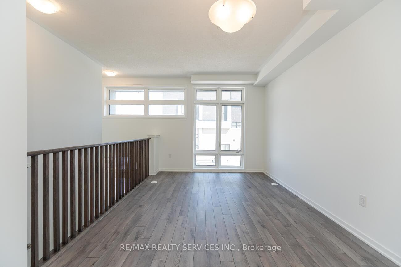 723 Heathrow Path photo 18