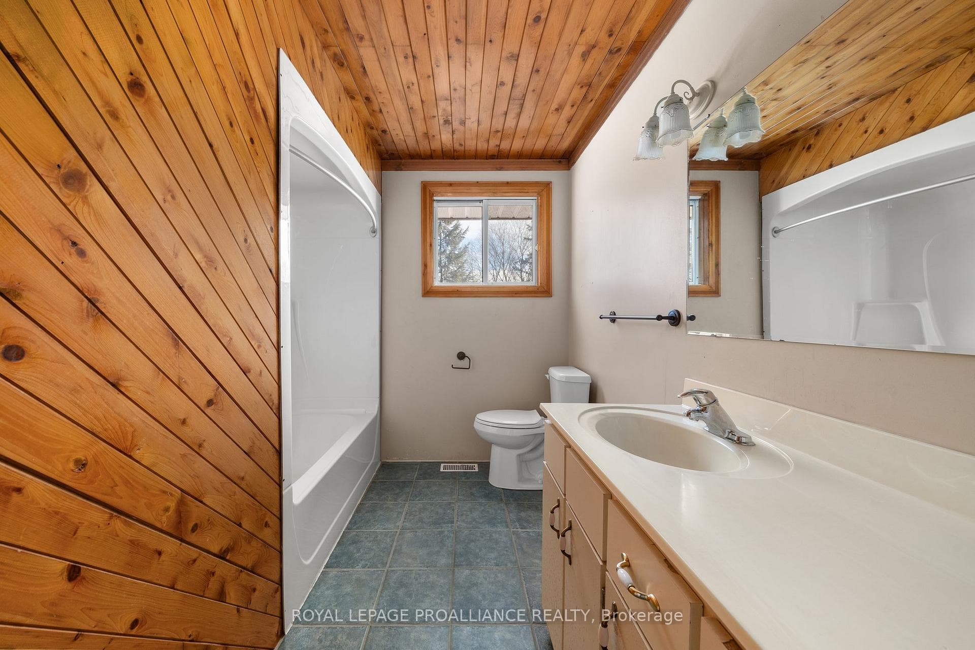 Main 4pc Bathroom