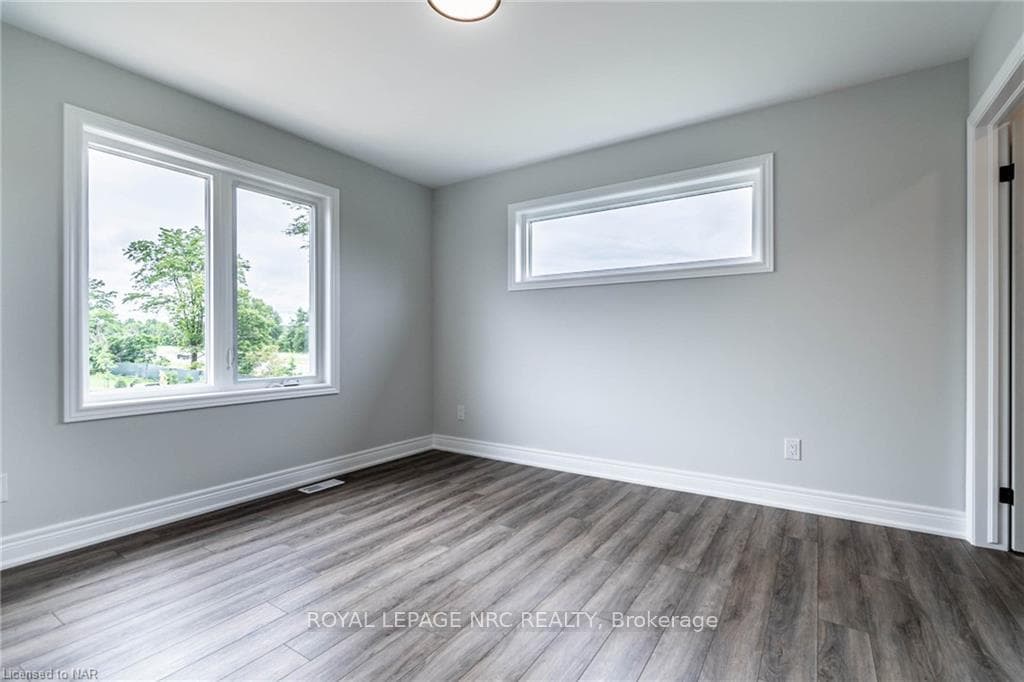 121A Moffatt Street Unit 10 photo 18