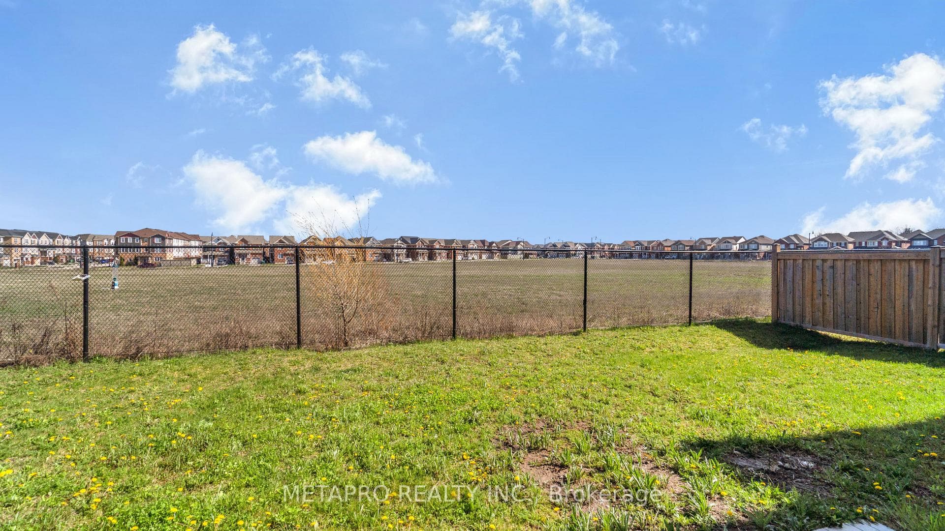 72 Bannister Crescent photo 39
