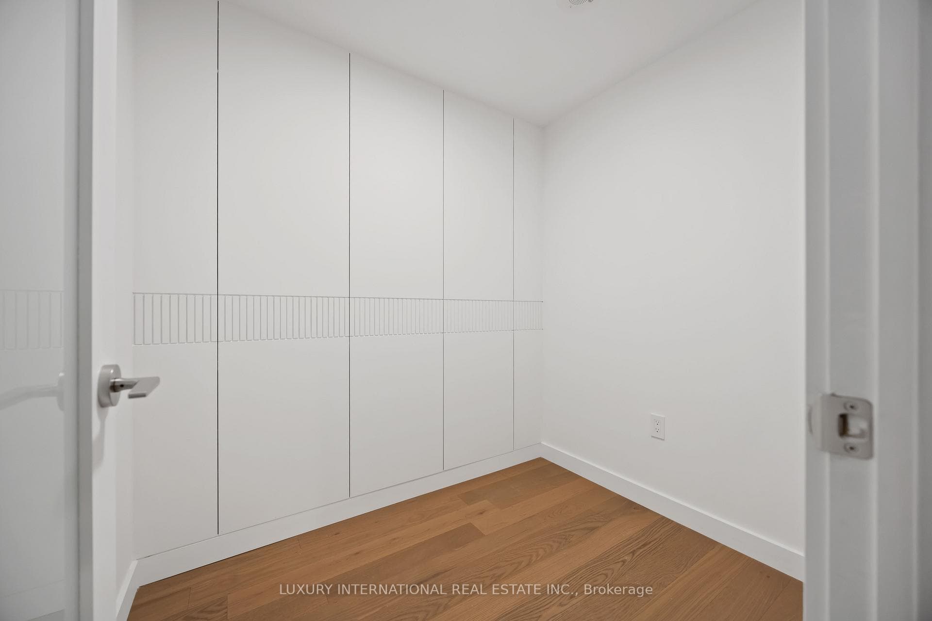 1720 Bayview Avenue Unit 320 photo 17
