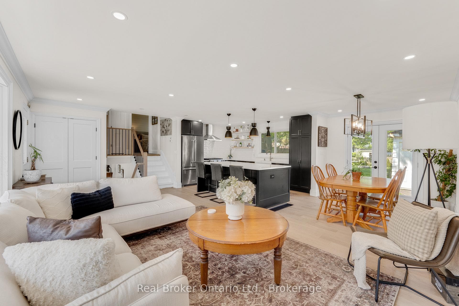 377 Duncombe Drive photo 7