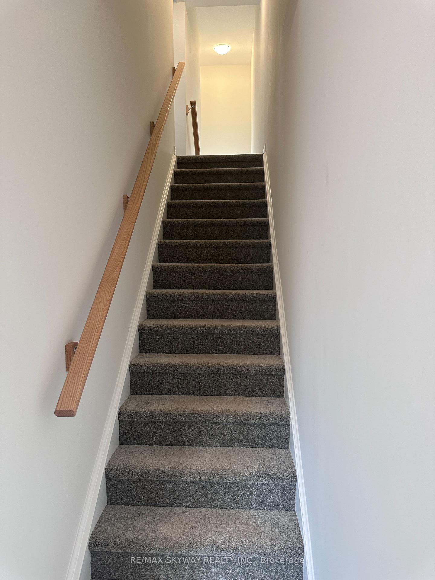 6 Reid Avenue photo 2