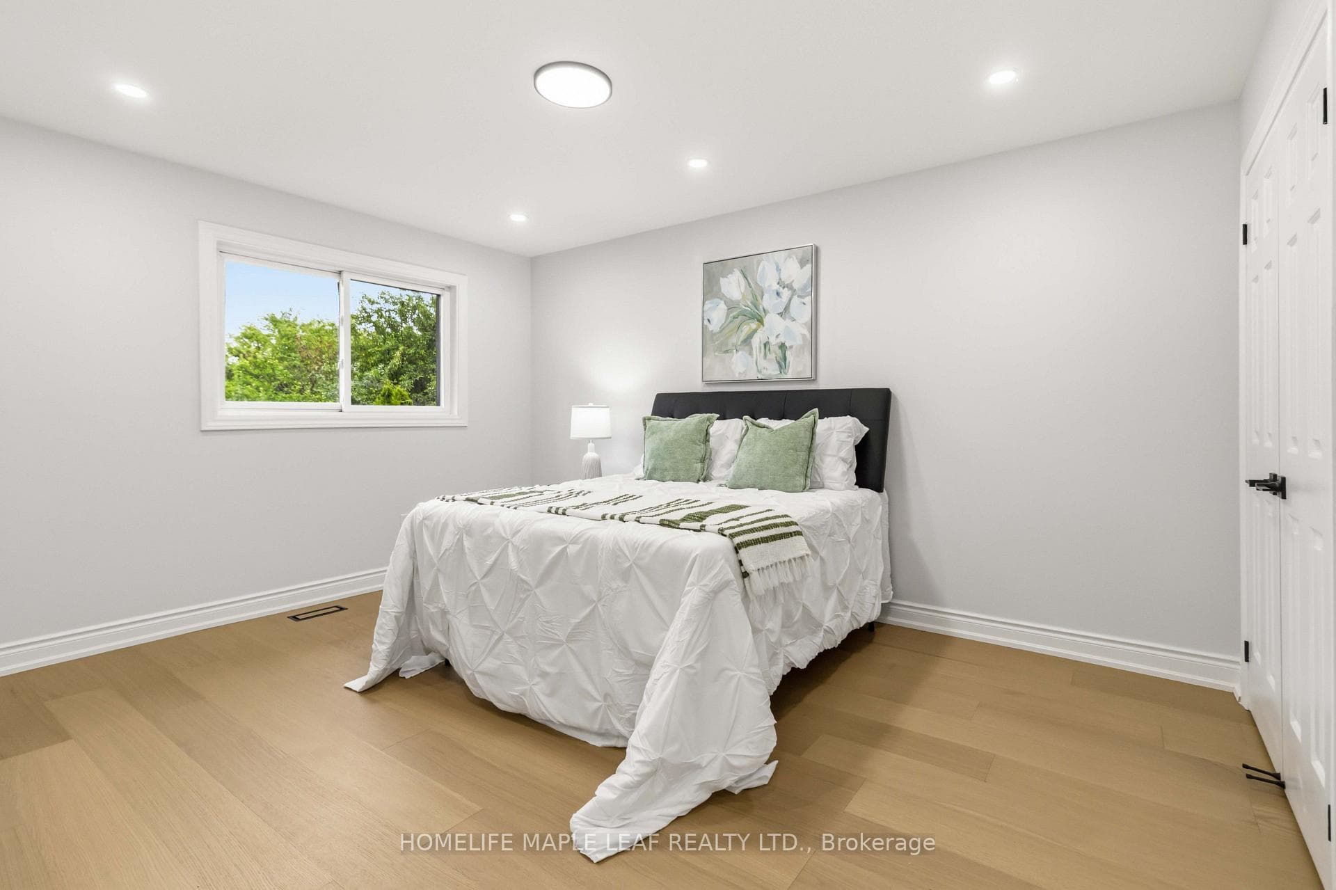 90 Burgby Avenue photo 22
