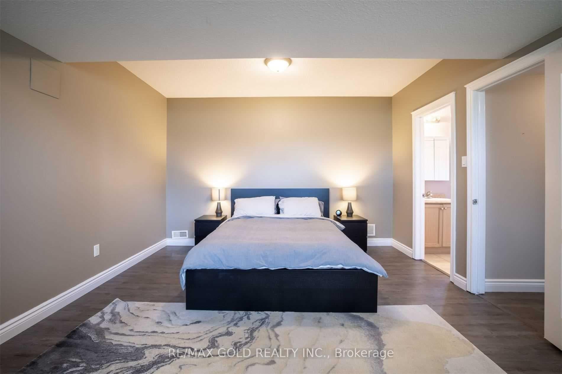 11 Rose Avenue photo 21