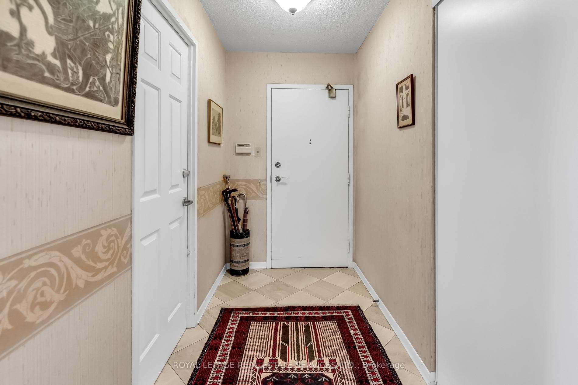 130 Carlton Street Unit 1403 photo 2