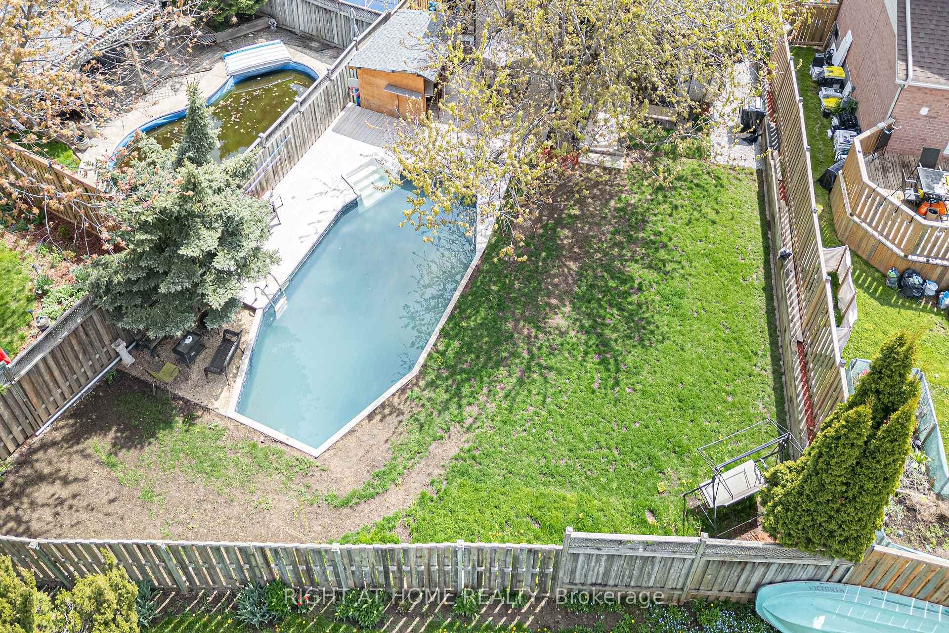 2425 Coventry Way photo 4