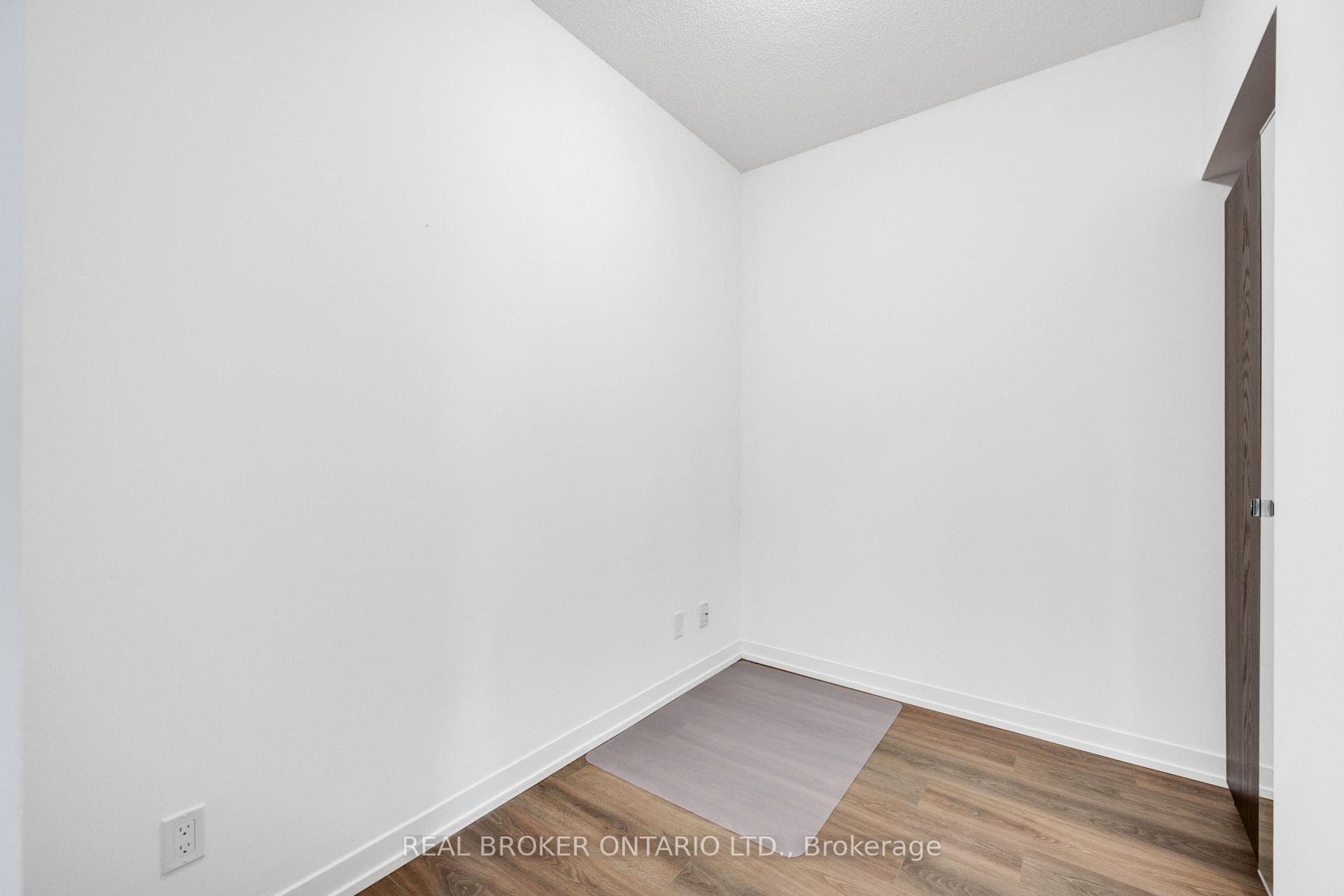 87 Peter Street Unit 1607 photo 12