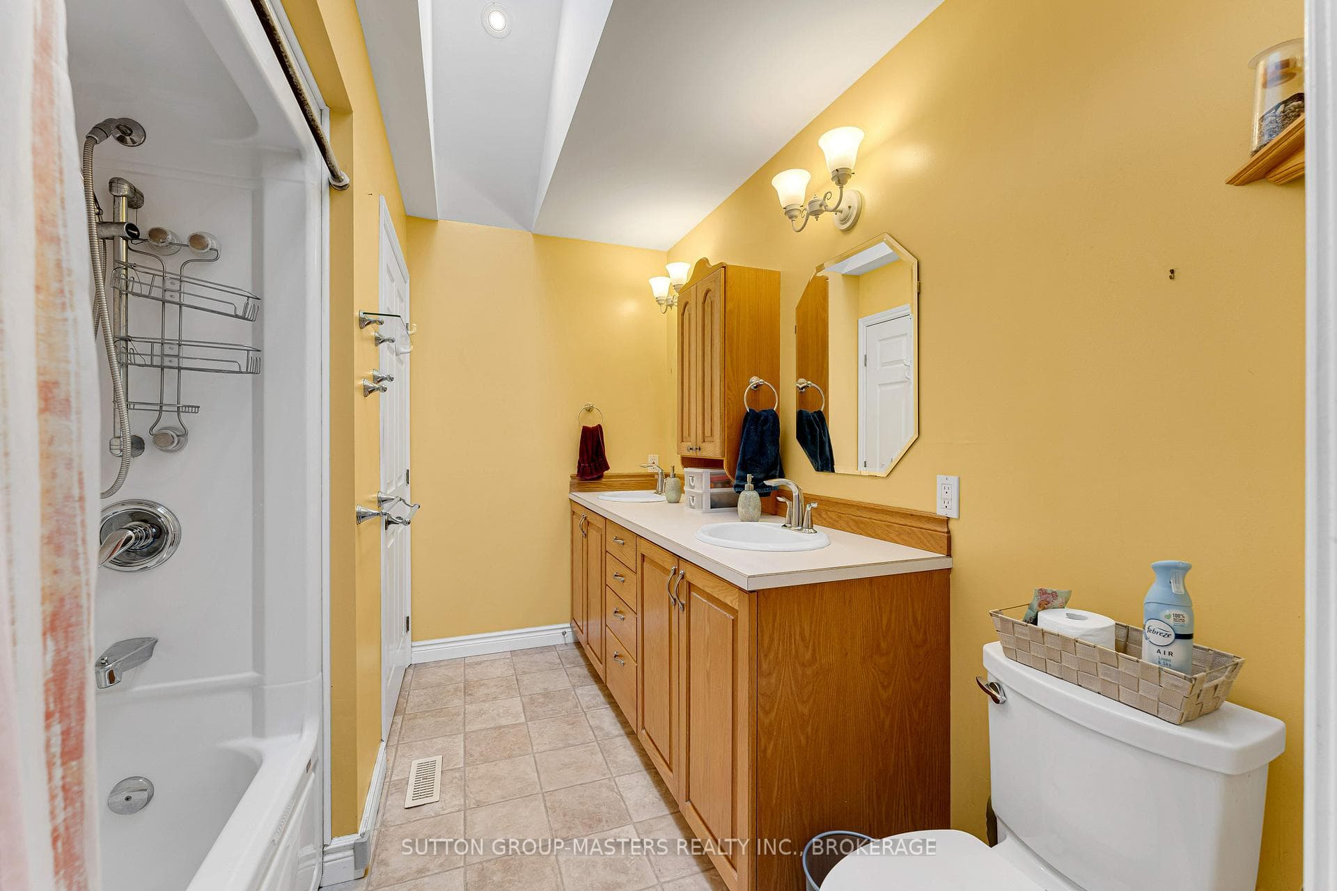 606 Arbour Crescent photo 21