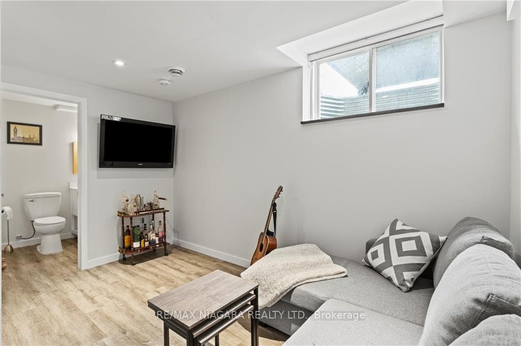 97 Roselawn Crescent photo 28
