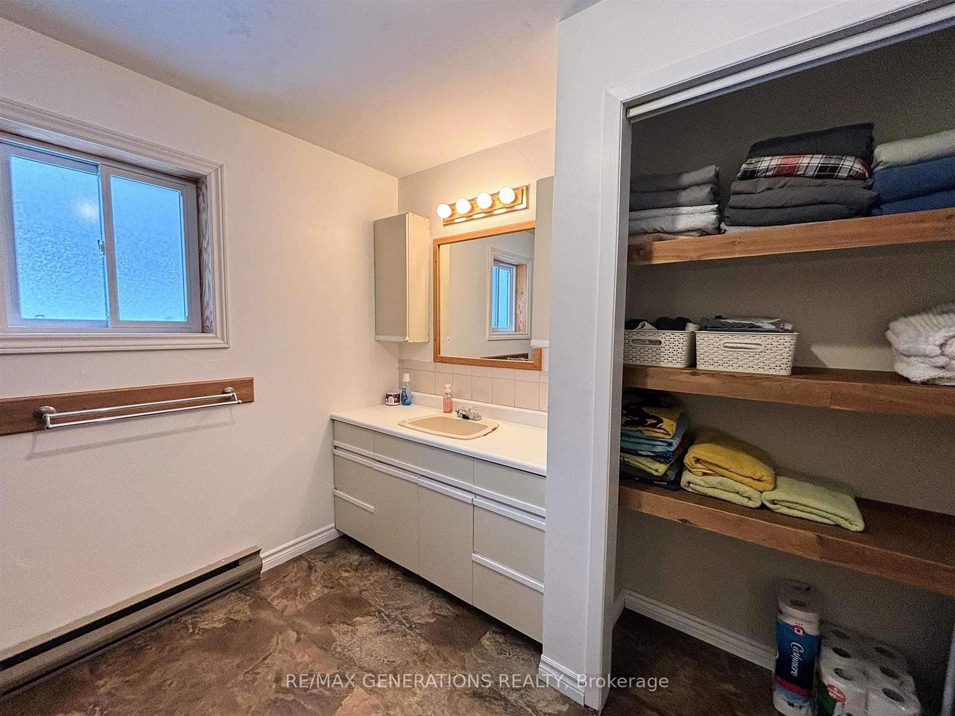 75 Hemlo Drive photo 20