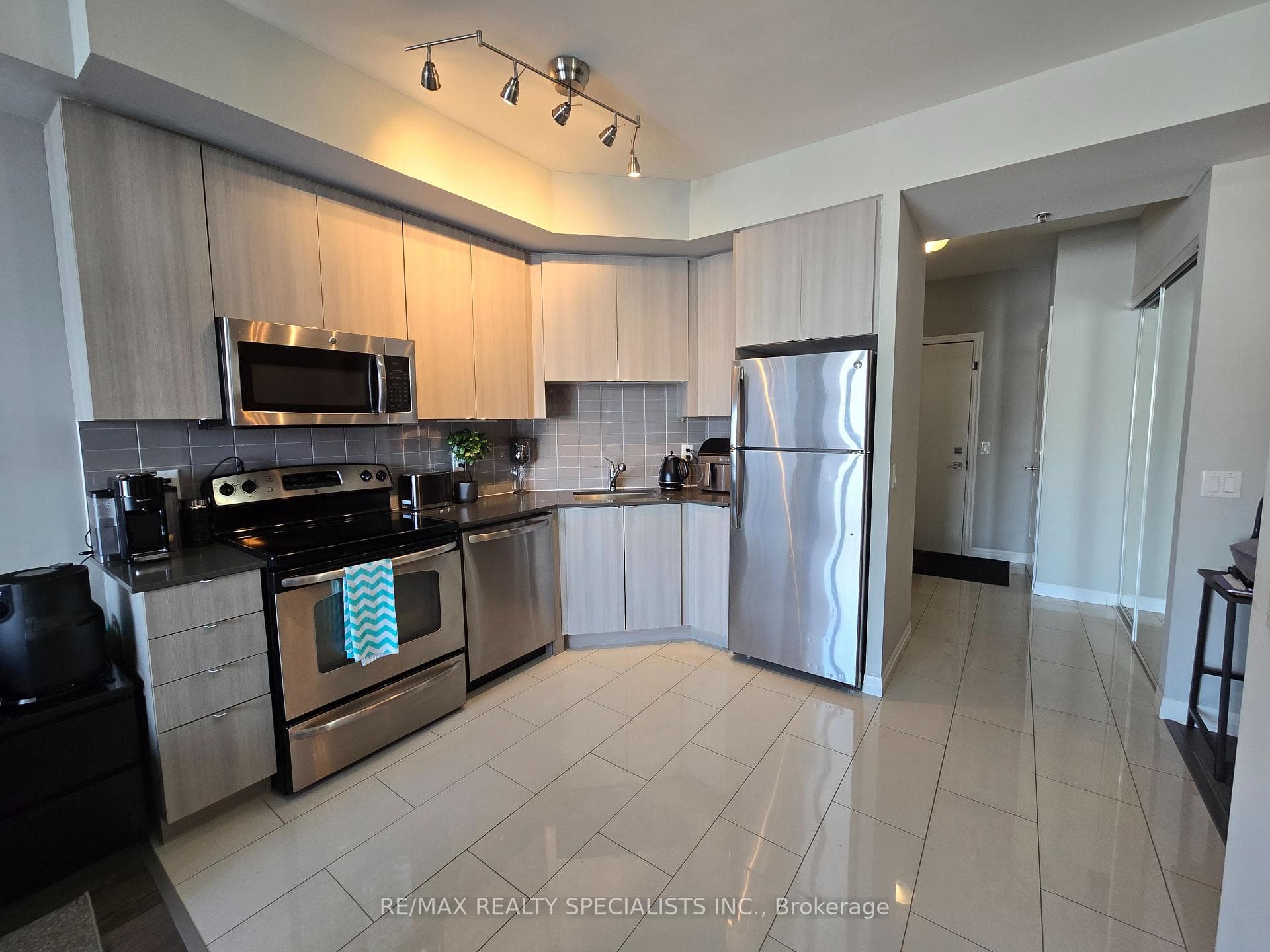 5001 Corporate Drive Unit 301 photo 5