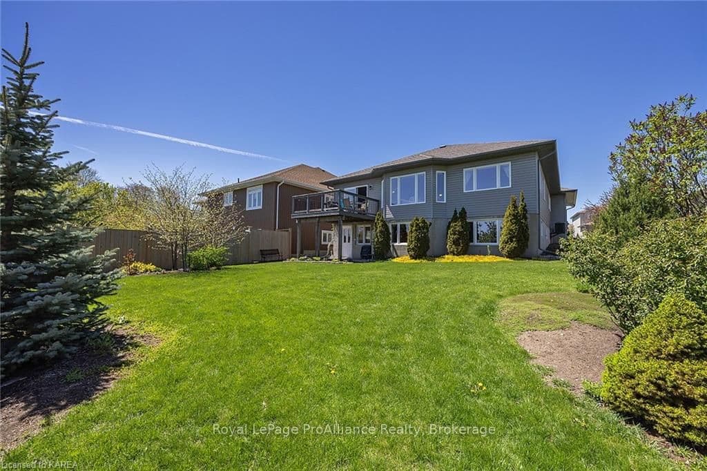 103 MCDONOUGH Crescent photo 17