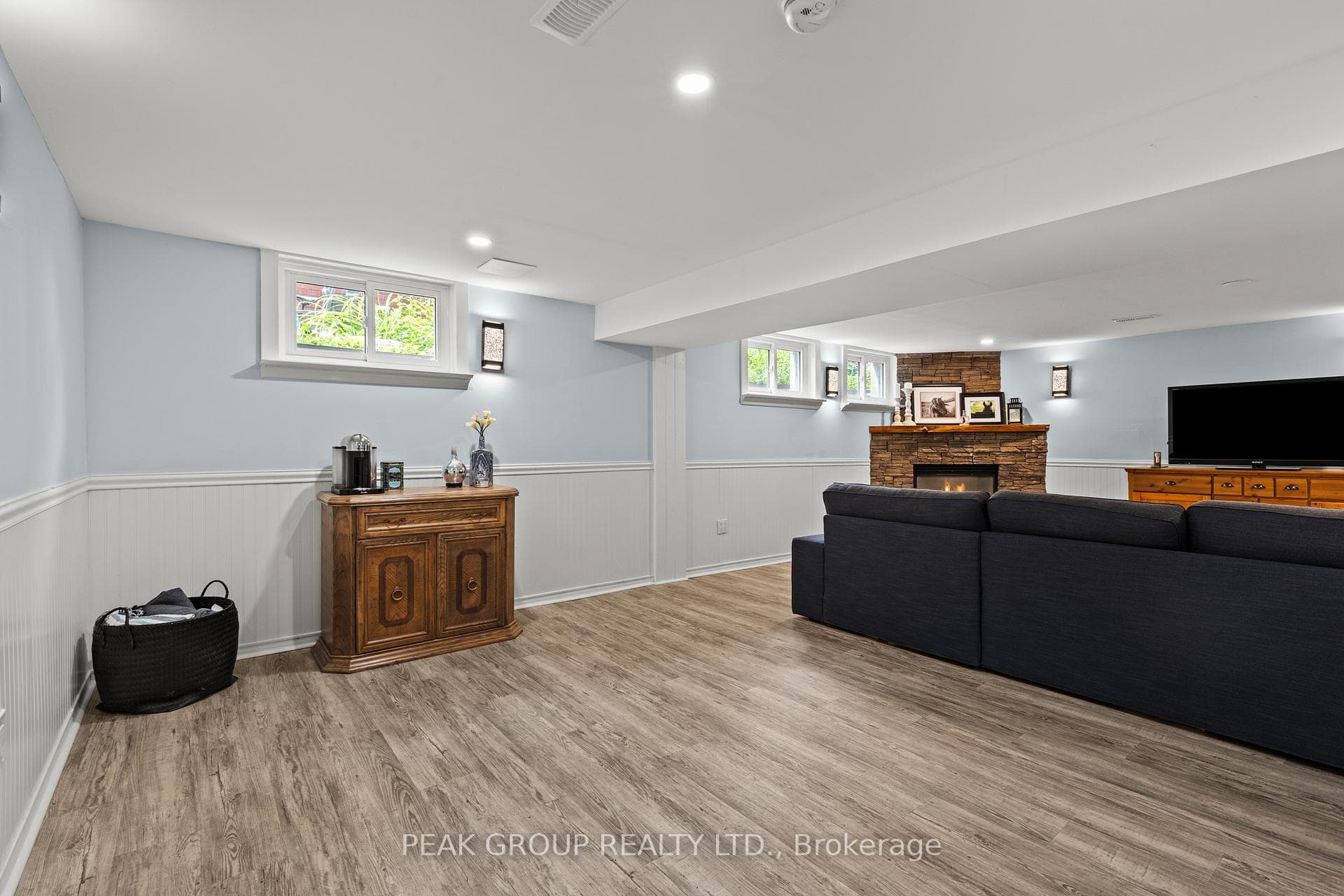 8 Roxanne Drive photo 26
