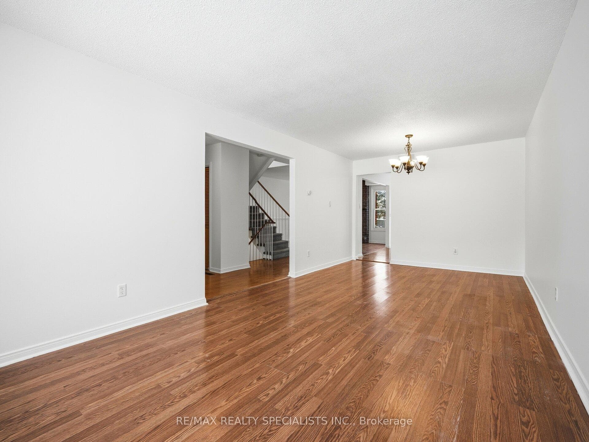 32 Courtleigh Square photo 22