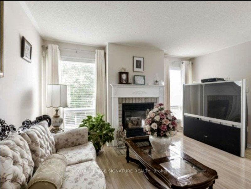 1565 Woodhenge Way photo 3