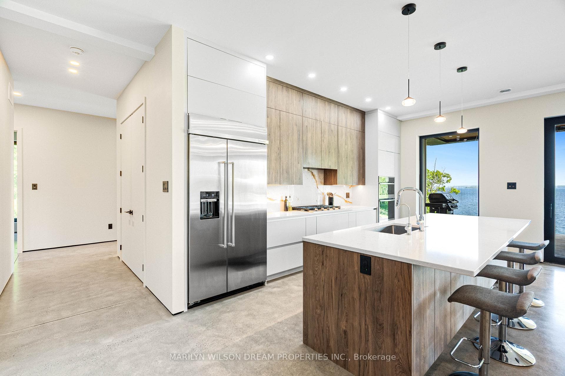 2486 Howe Island Drive photo 11