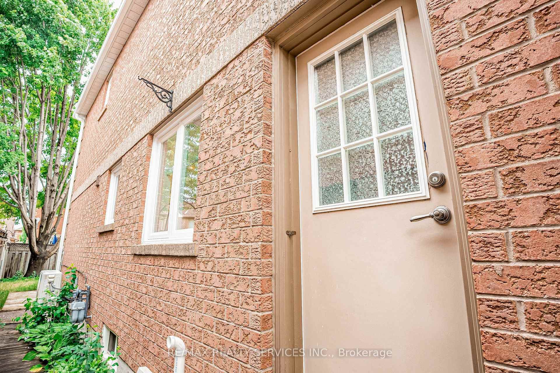 61 White Tail Crescent photo 39
