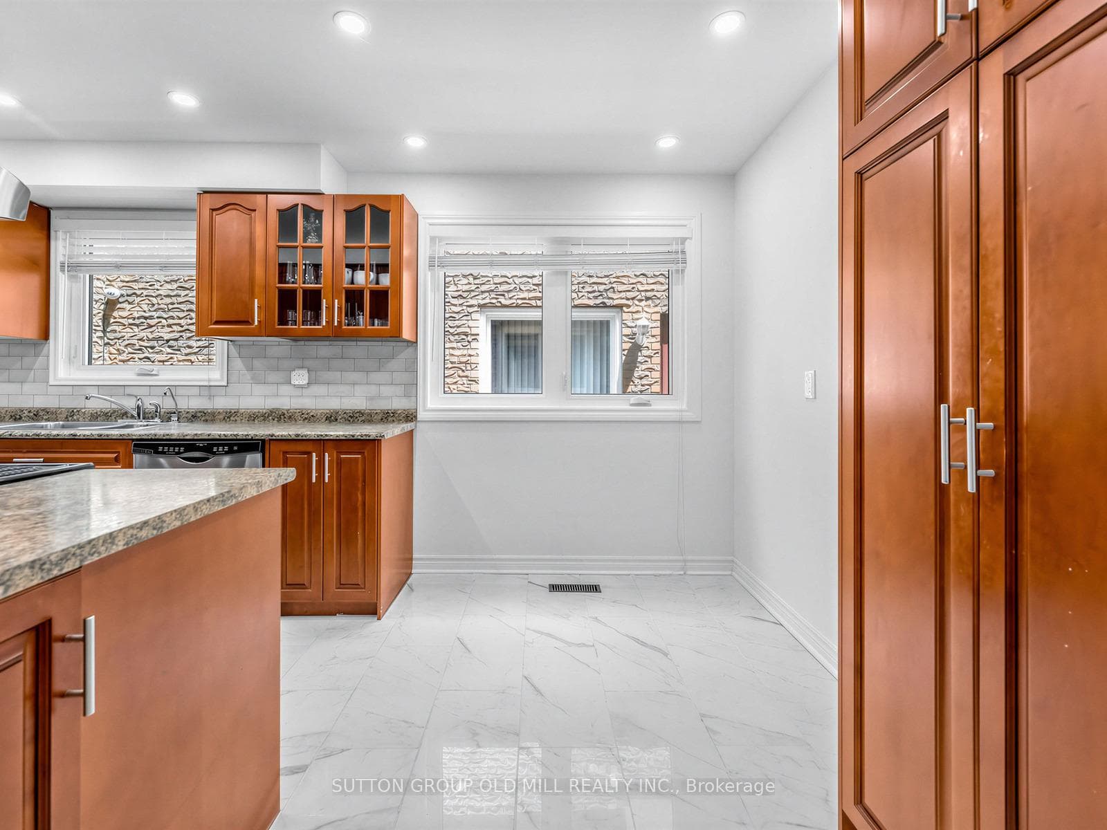 1629 Dewberry Crescent photo 8