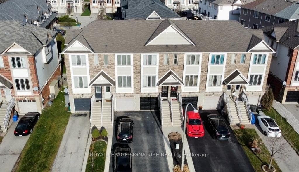 2 Care Driveway + 1 Garage