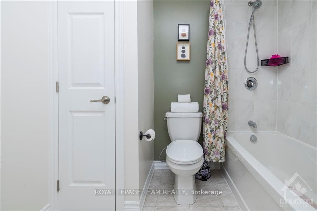 792 MAYFLY Crescent photo 23