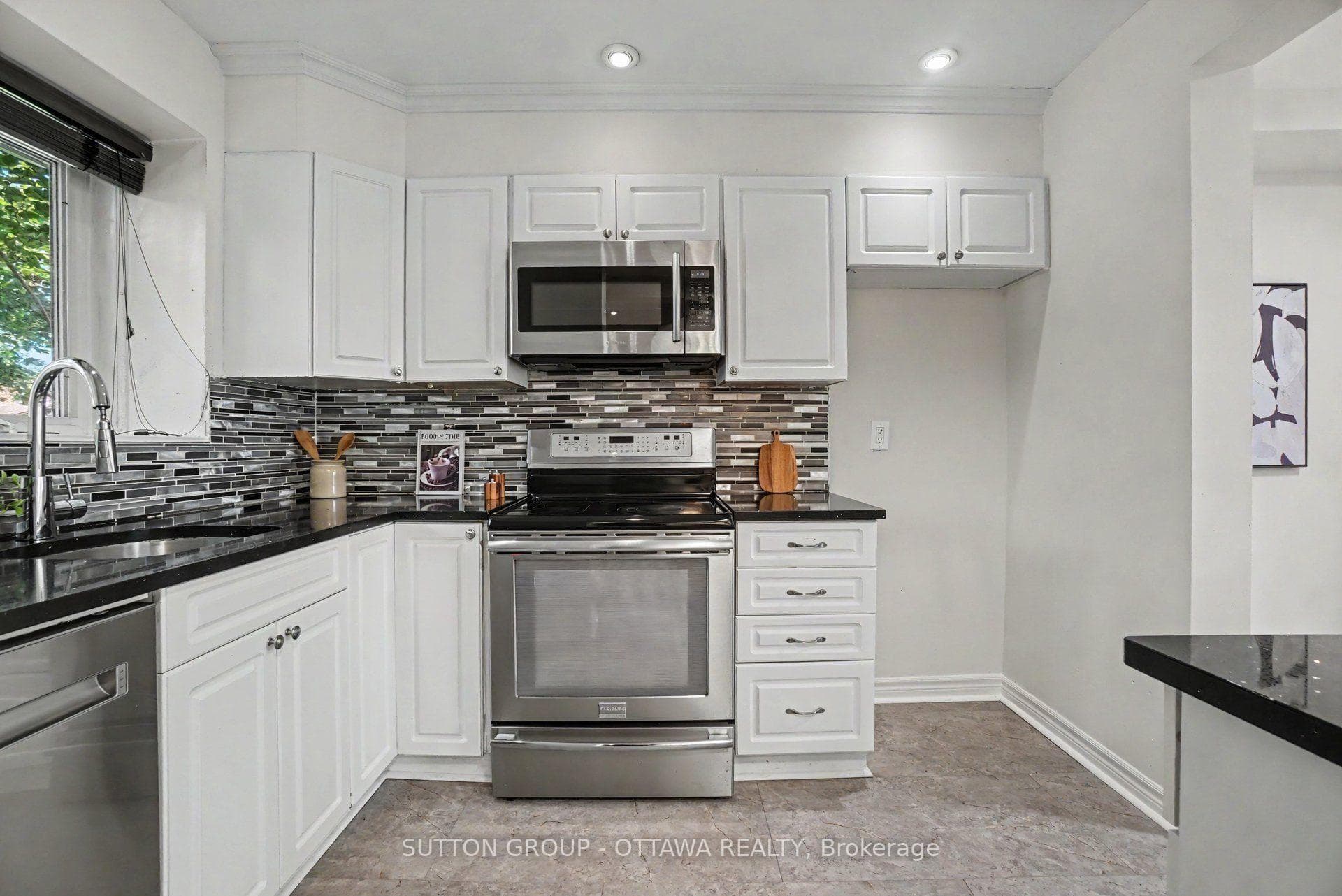 1833 BROUSSEAU Crescent photo 10