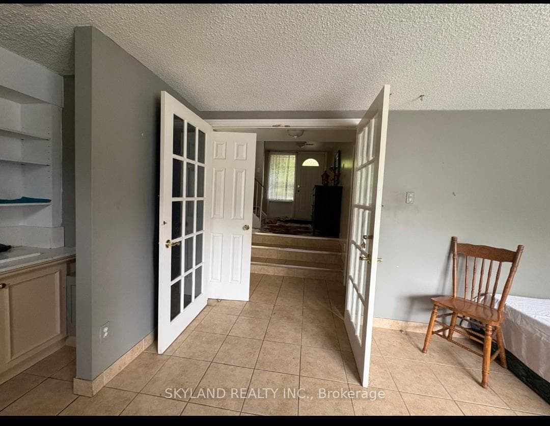 98 Henderson Drive photo 8