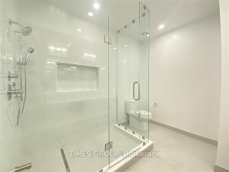 65 Broadway Avenue Unit 3902 photo 15