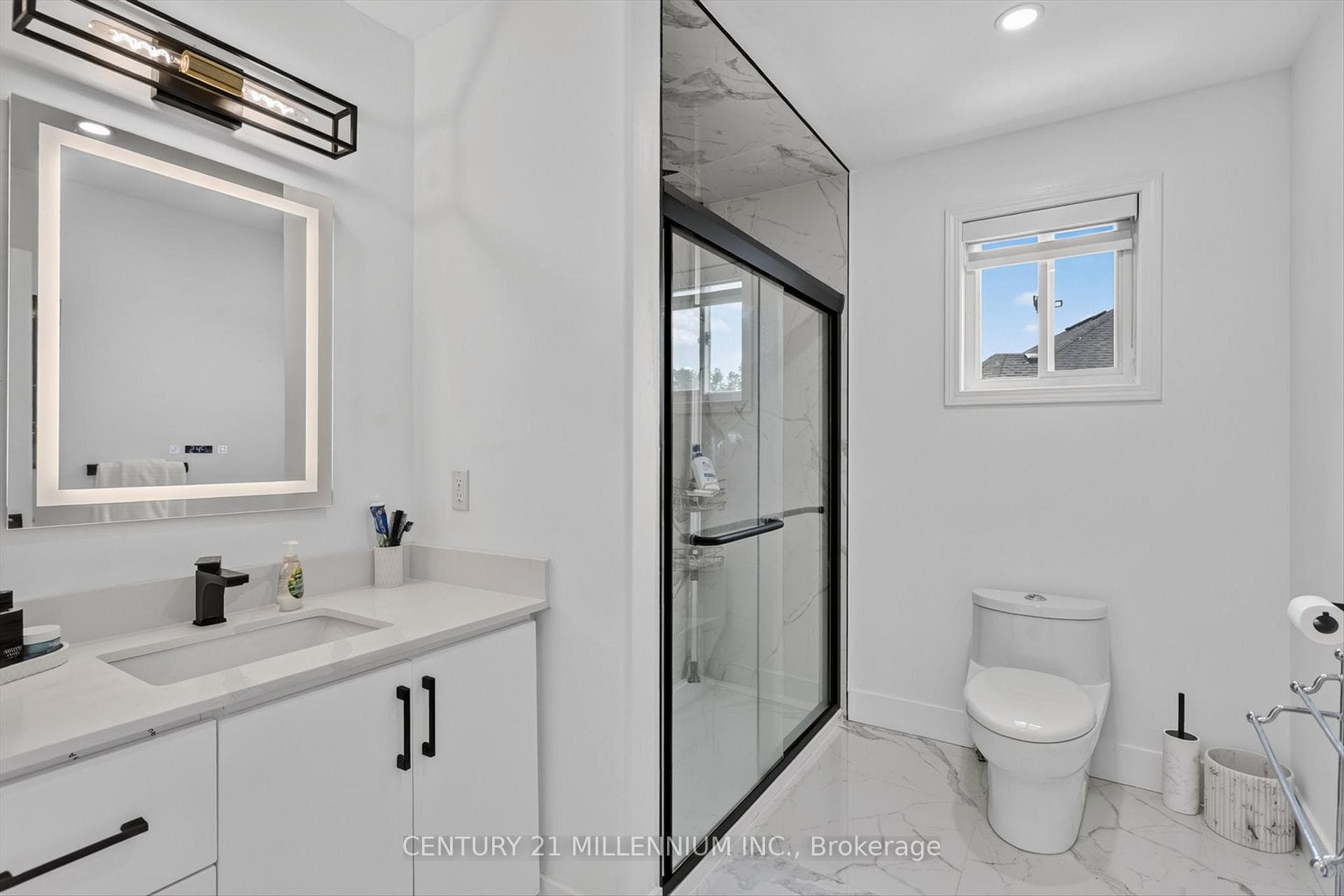 225 Lorne Court photo 20