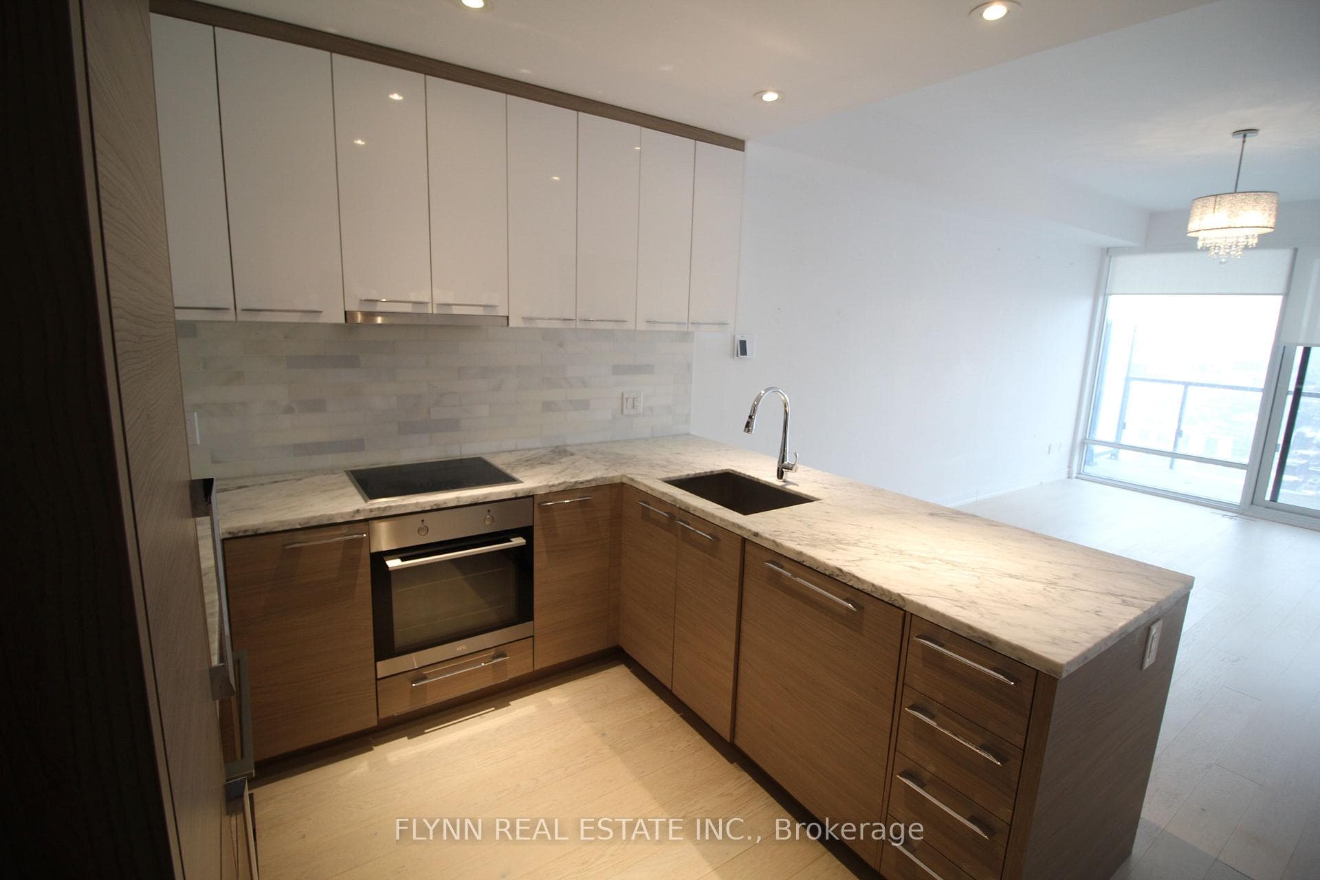 488 University Avenue Unit 3412 photo 1