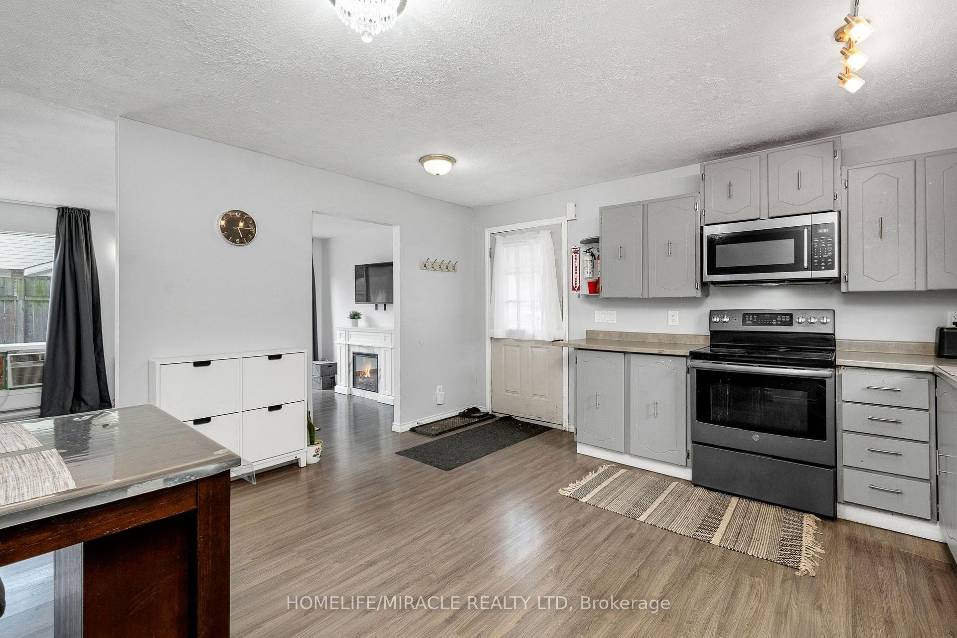1180 Heathfield Court photo 7