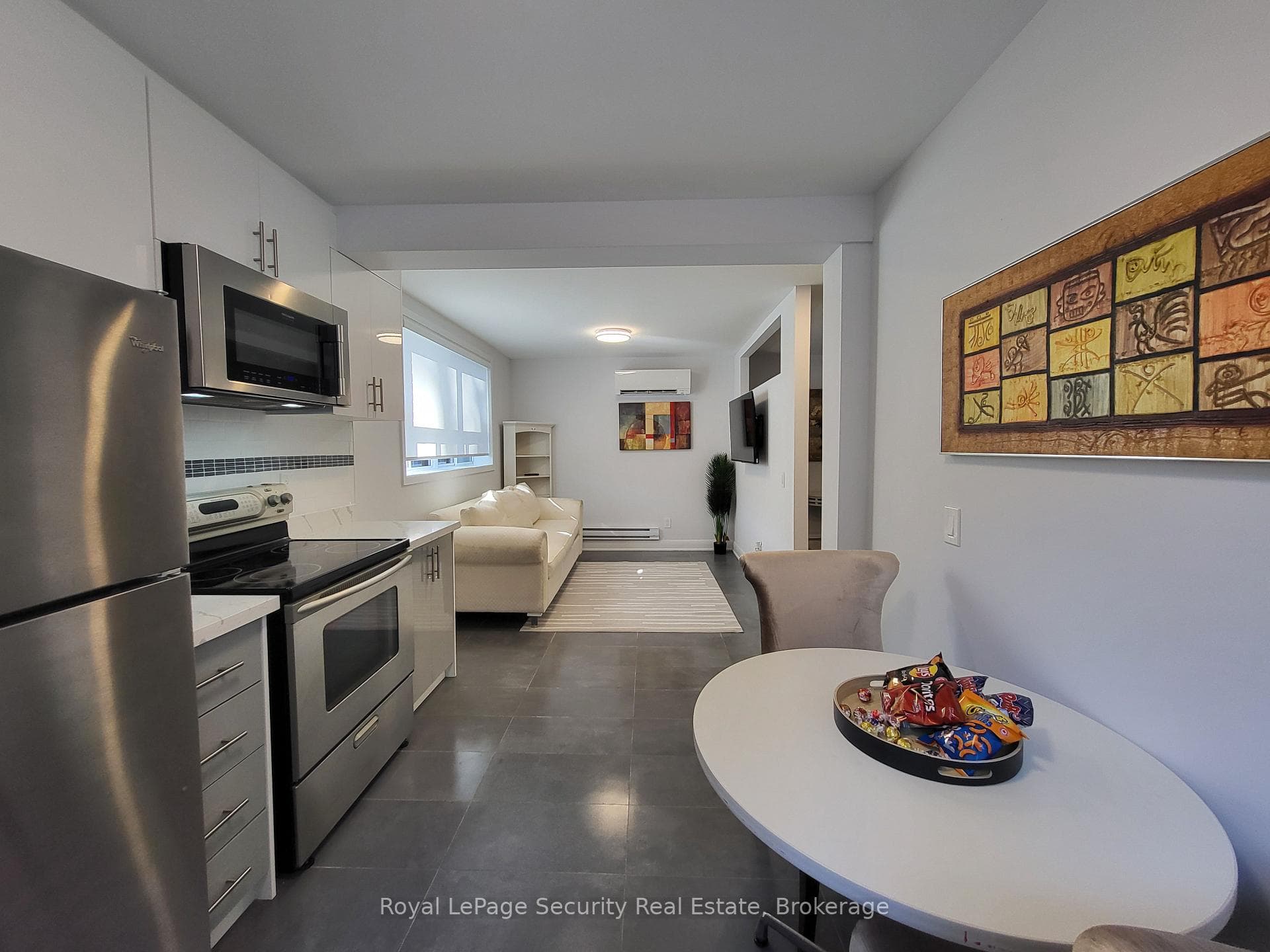 328 Lakeshore Road Unit 2 photo 4
