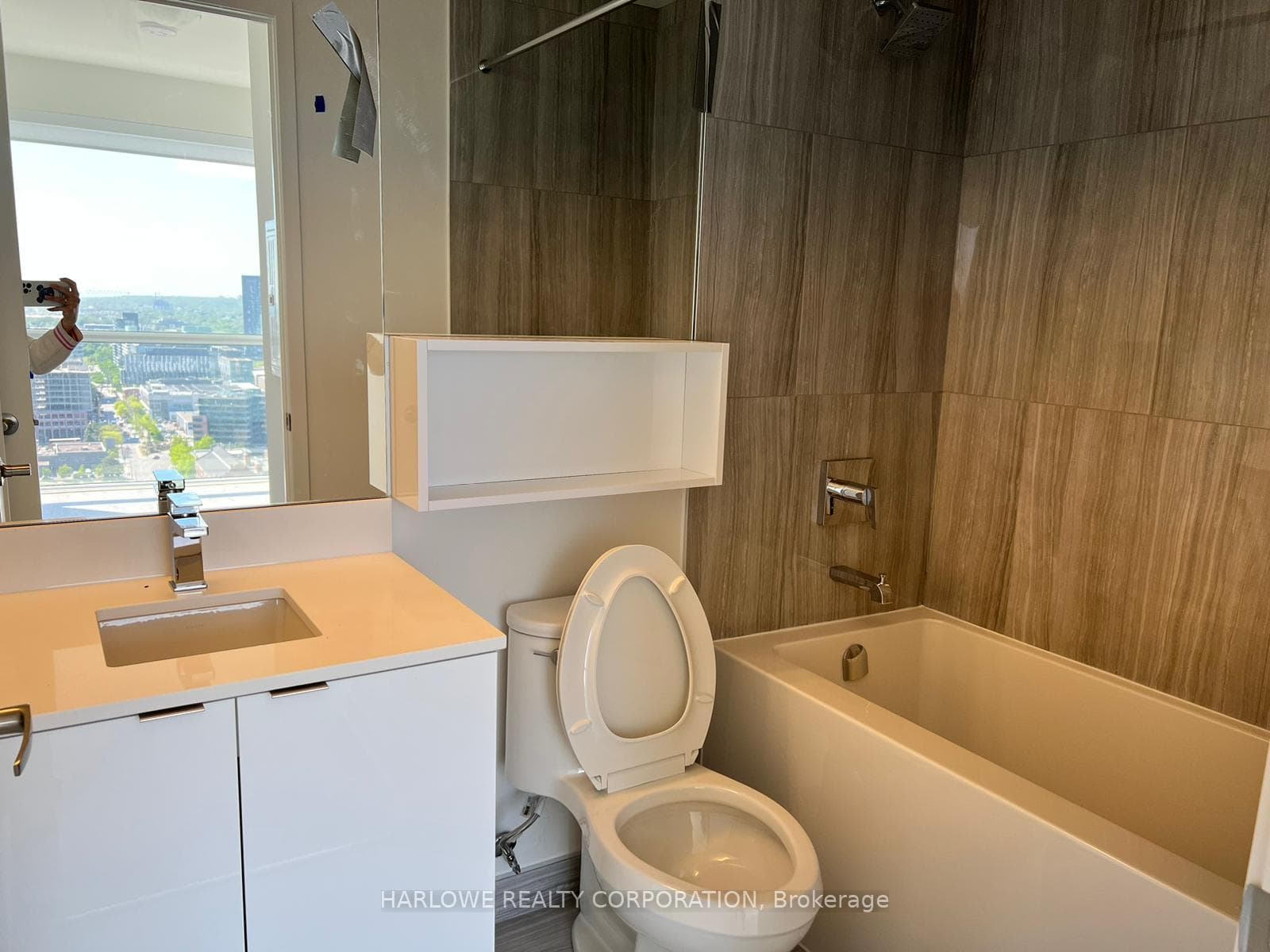 70 Princess Street Unit 2404 E photo 9