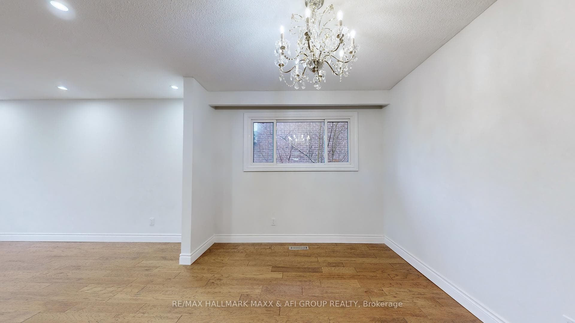 273 Primrose Lane photo 5