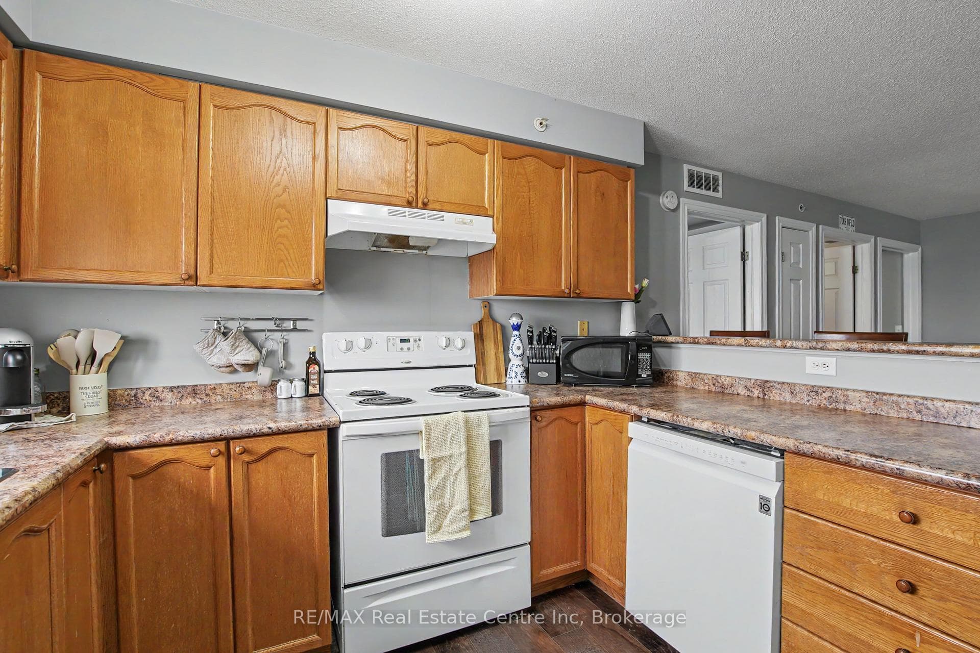 415 Grange Road Unit 409 photo 17