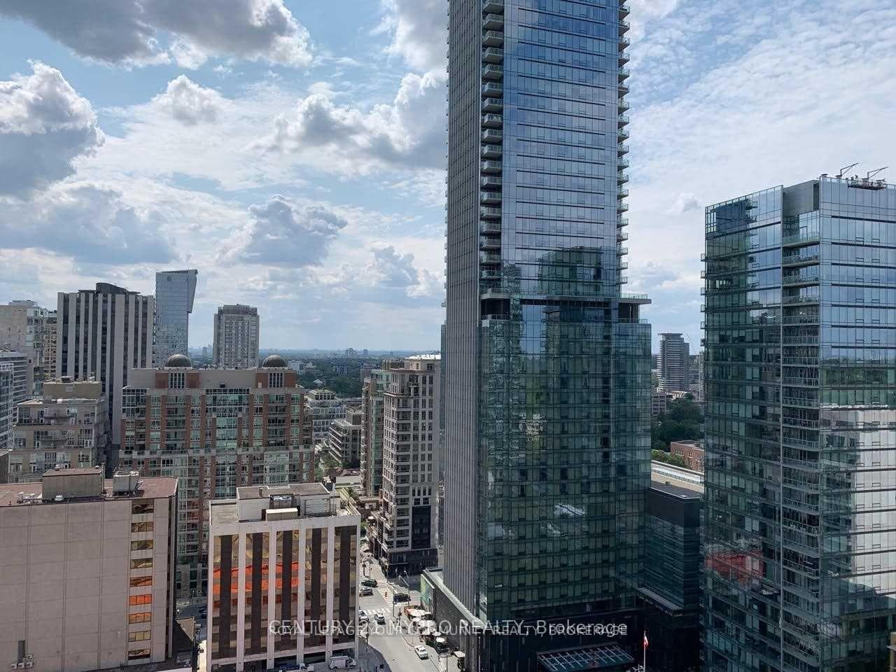1 Yorkville Avenue Unit 2002 photo 2