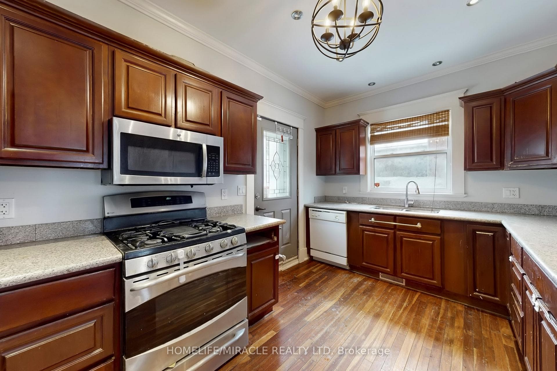 99 Adelaide Avenue photo 16