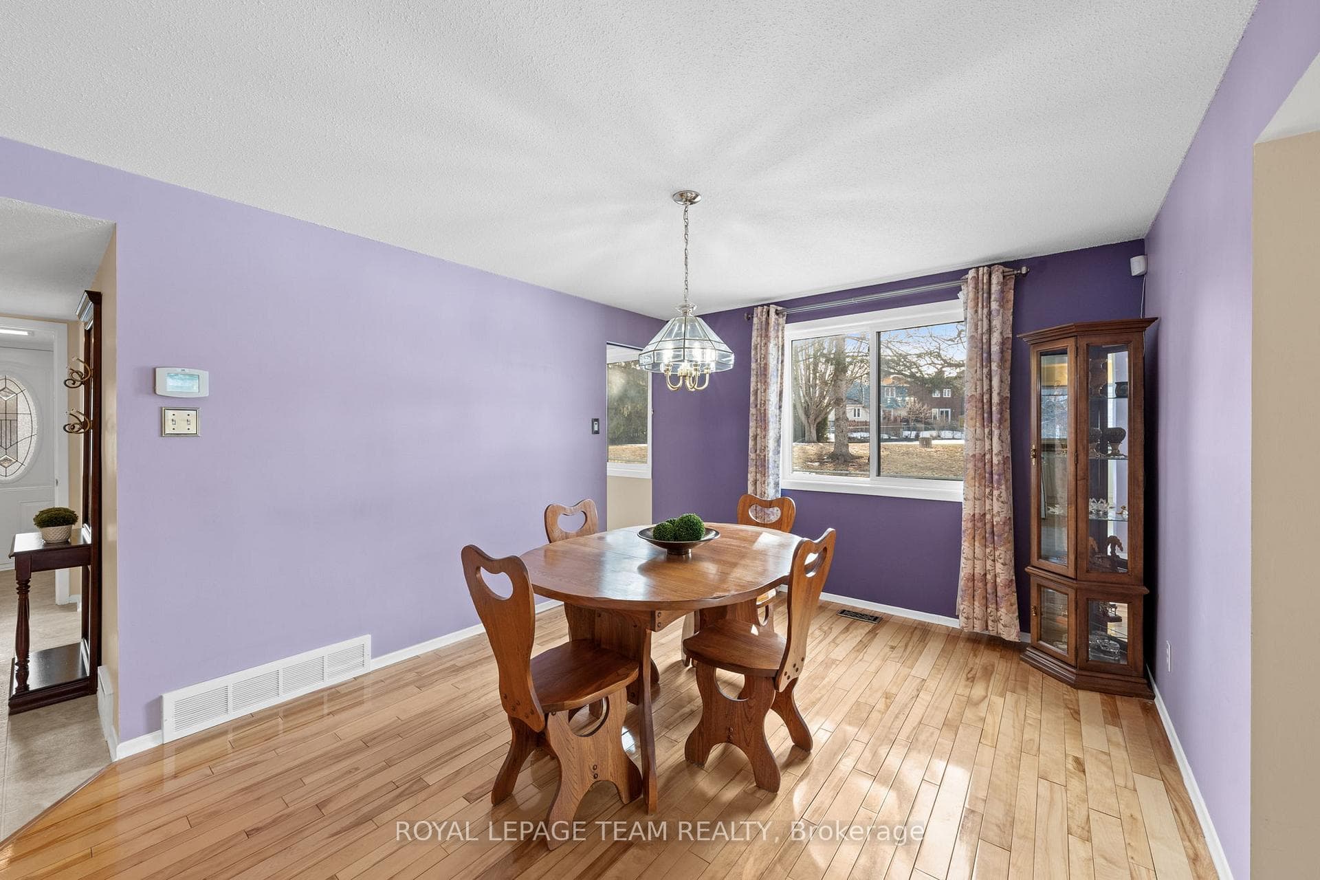 7942 Decarie Drive photo 4