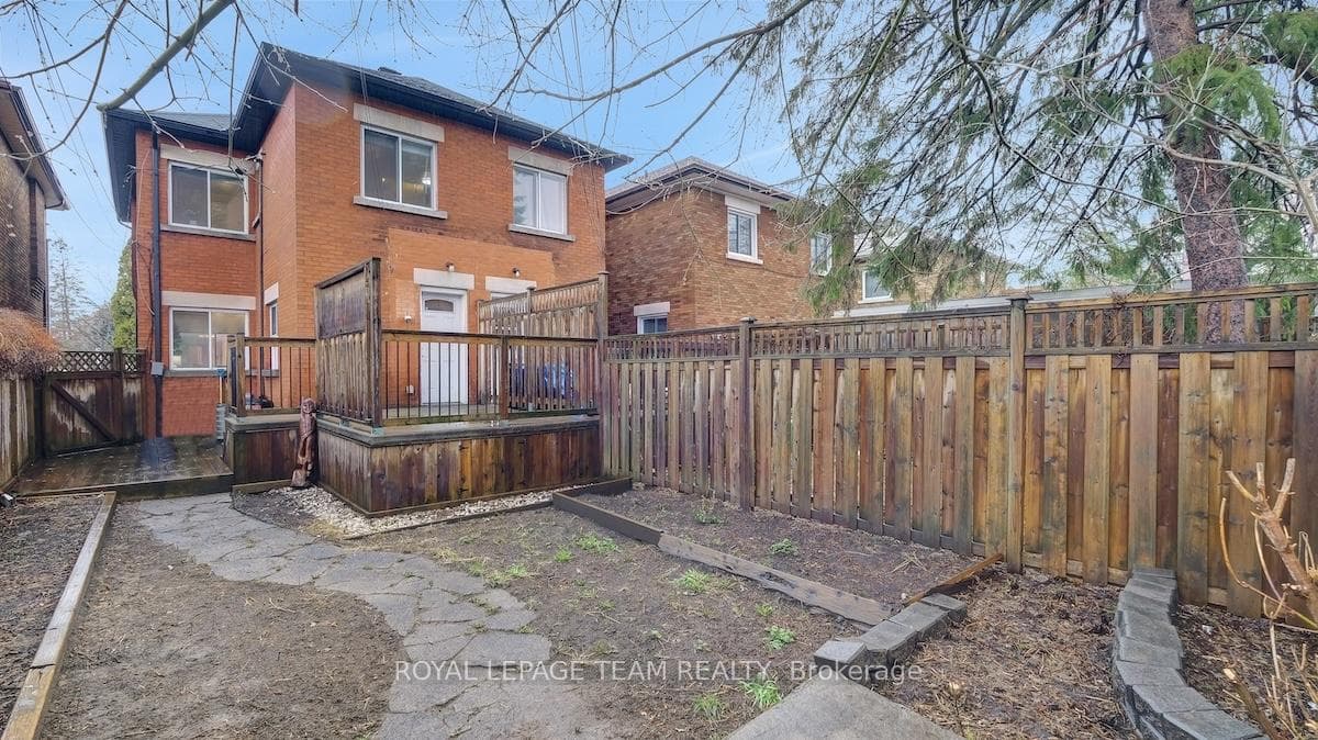 43 Beverley Avenue photo 42