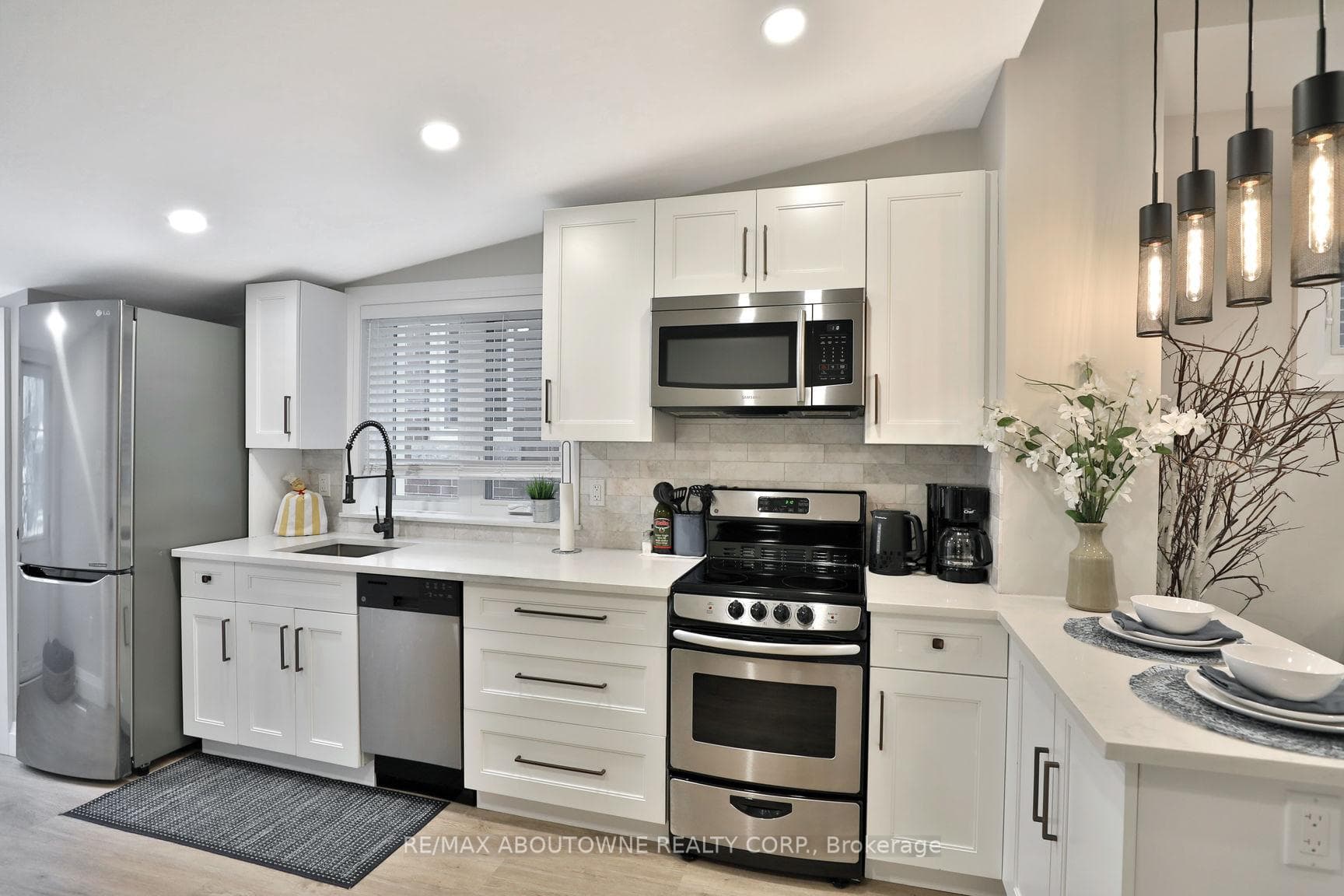 31-33 HAWTHORNE Avenue photo 25