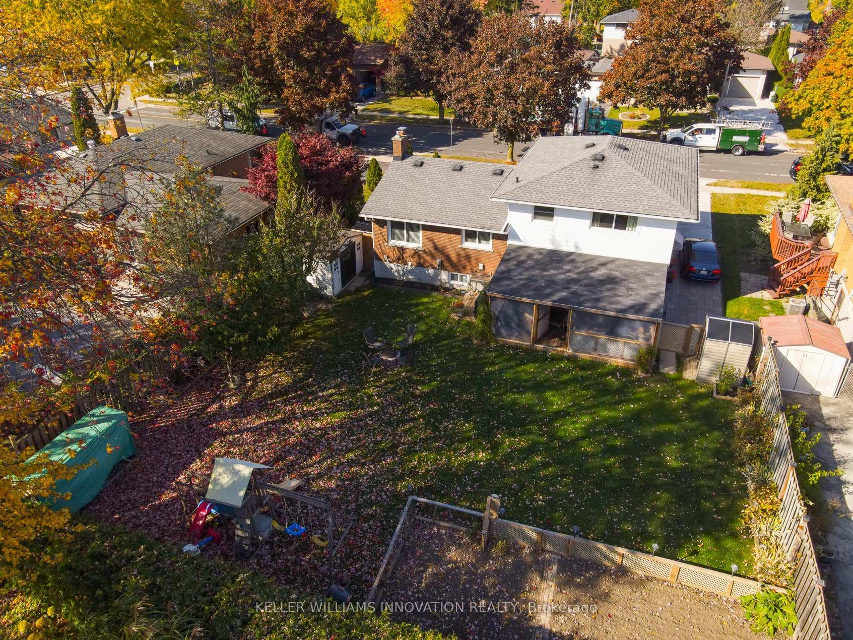 11 Hampton Place photo 39