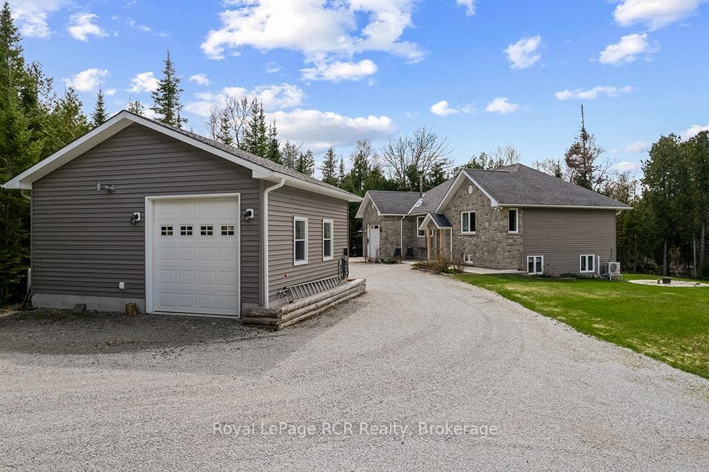 Large circular driveway for easy entry/exit.