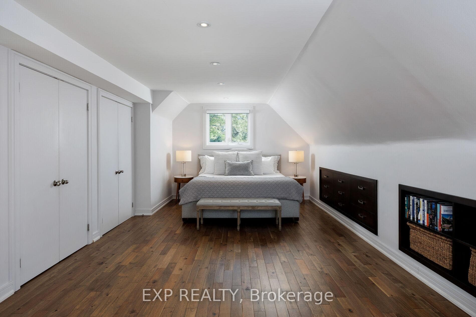 870 Royal York Road photo 30